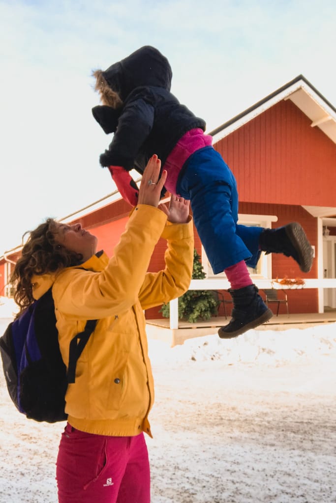 Viaggio Nord Rovaniemi Lapponia Finalndia Esperienza Artica Inverno Bambini Mamma Dormire Santa Claus Village