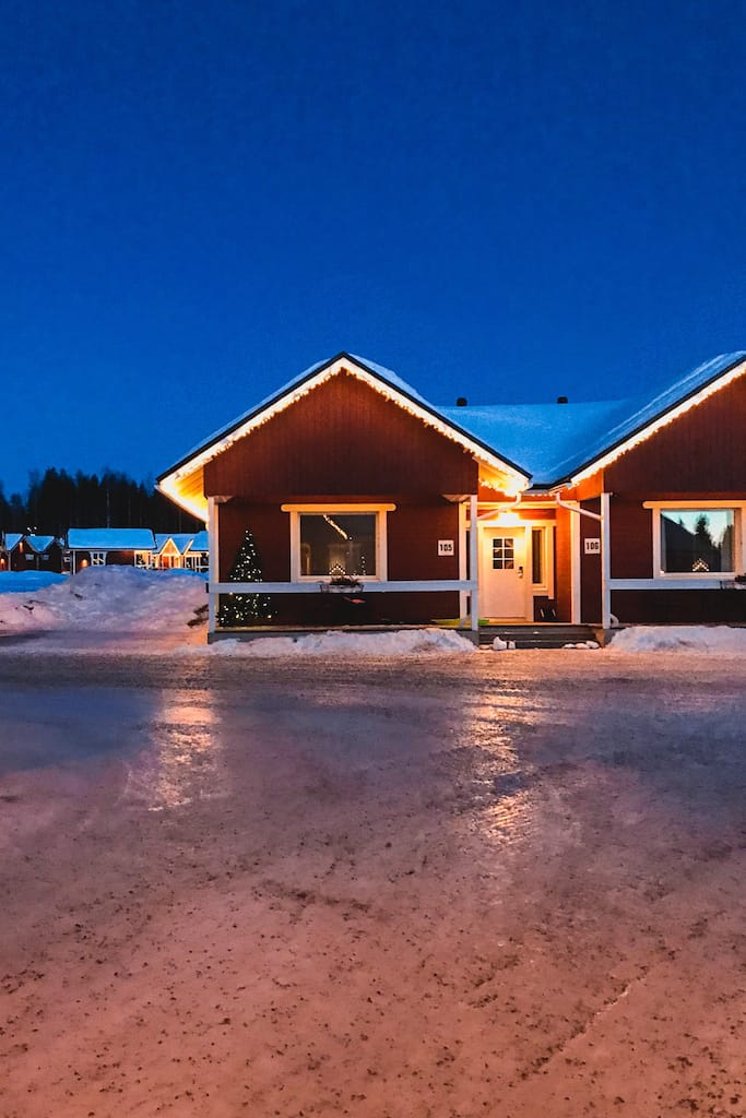 Viaggio Nord Rovaniemi Lapponia Finalndia Esperienza Artica Inverno Dormire Santa Claus Village