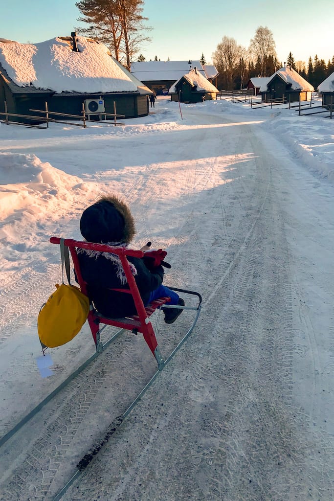 Viaggio Nord Rovaniemi Lapponia Finalndia Esperienza Artica Inverno Bambini Slitta Appuka Resort