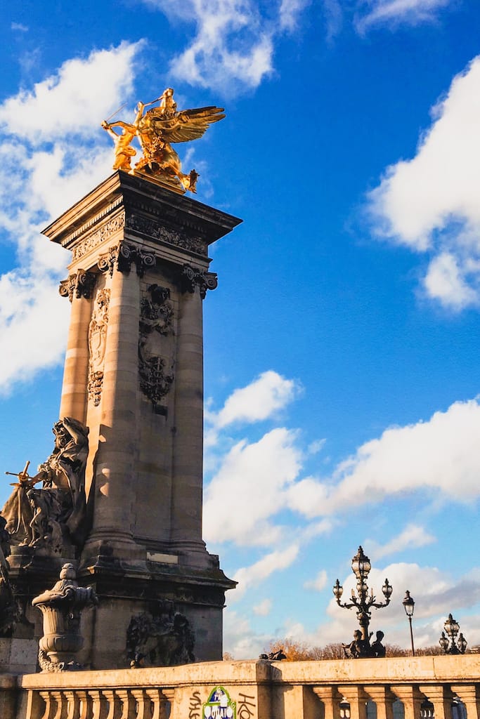 Transizione Vita Cambiamenti Cielo Azzurro Statue Oro