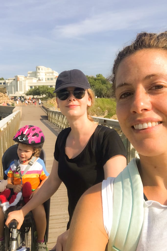 paesi baschi biarritz acquario amiche mamma figlia bici