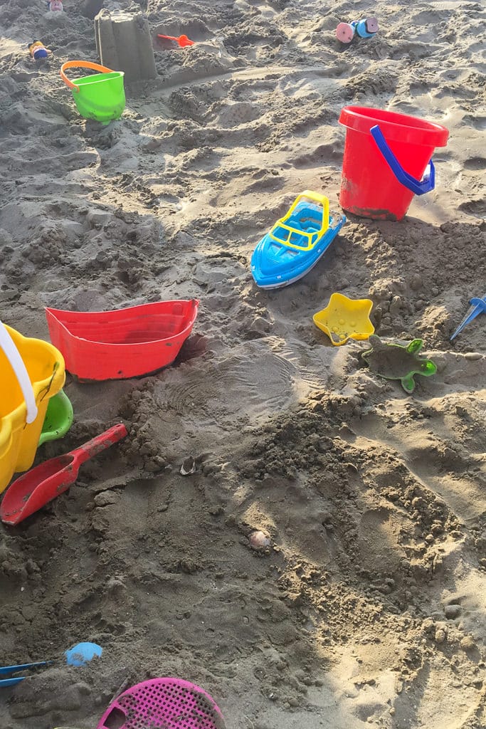 aquilone magico sabbia spiaggia giochi bambini inaffiatoio formine