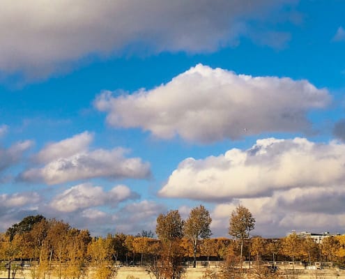 Luoghi Romantici Sereni Autunno Parigi Romantica Nuvole Alberi Cielo Azzurro