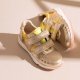 sneakers per bambina del brand bisgaard, color oro, con chiusura in velcro e morbida pelle