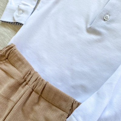 pantaloni in velluto di cotone per bambino, in colore beige made in italy, in atmosfera di montagna e campagna