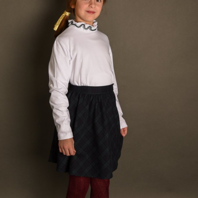 look bambina gonna tartan elegante maglietta dolcevita sostenibile