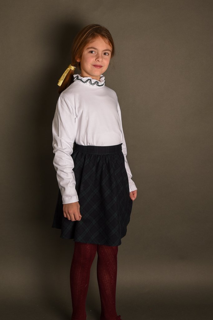 look bambina gonna tartan elegante maglietta dolcevita sostenibile