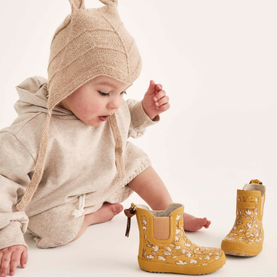 Stivaletti da pioggia sostenibili per bambini del brand Bisgaard, realizzati a mano con materiali naturali, stile e comodita