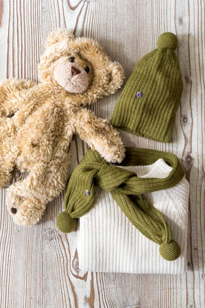 a hat and scarf made of soft alpaca with a super soft knitwear for children