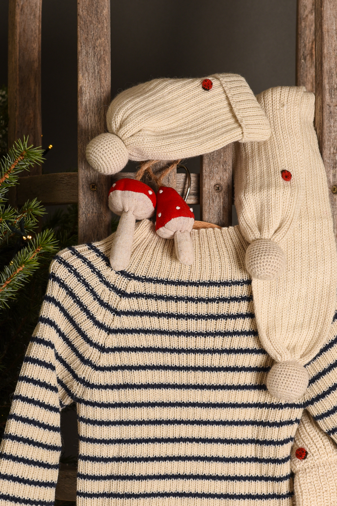 joe-rib-navy-maglia-sciarpa-cappello-guanti-avorio-02 un look invernale unisex per bambino e bambina morbido caldo lussuoso ed elegante in alpaca